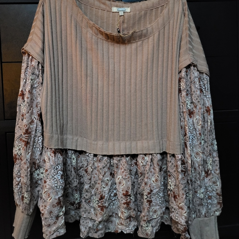 💗3/$20 Beautiful BKE top